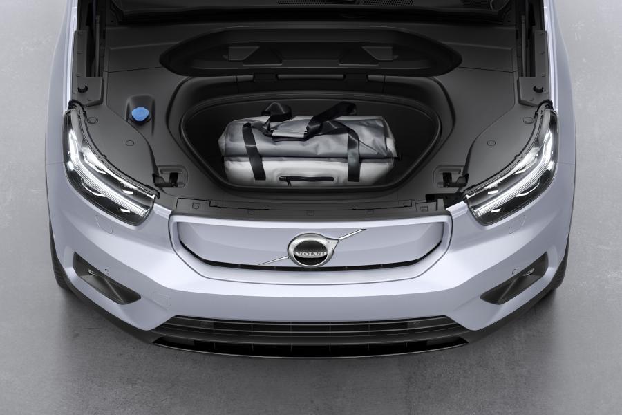 Моторный отсек Volvo XC40 Recharge P8 AWD 2019 года  (WW) (фото 18 из 34)